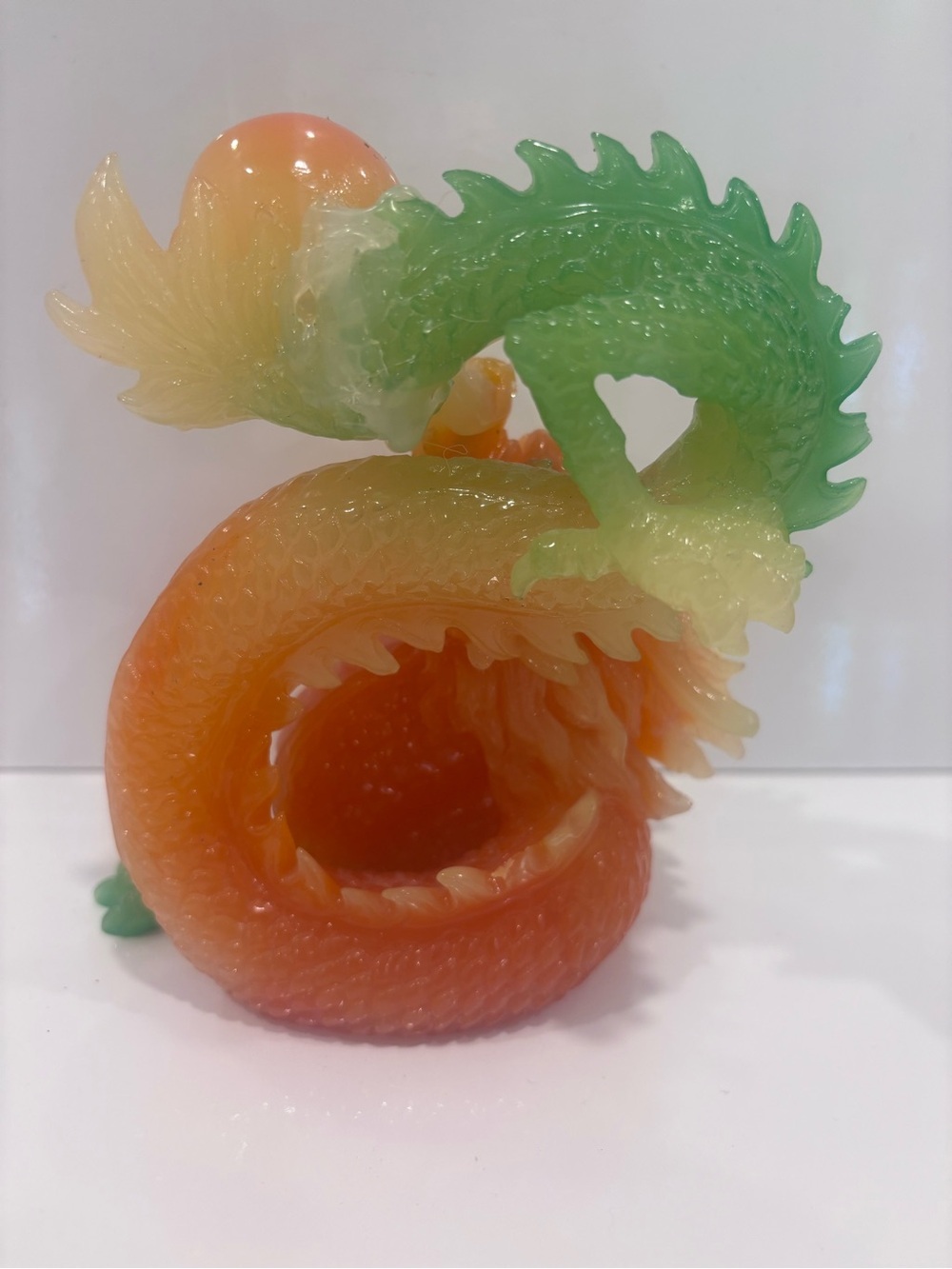 Vintage green and orange Lucite Foo Dog / Dragon Figurine – 6 Inches - Picture 5 of 8
